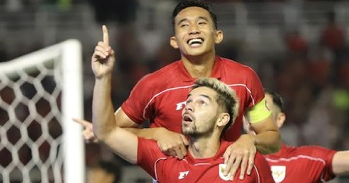 Sandy Walsh dan Rizky Ridho. (Foto: ANTARA FOTO/Rizal Hanafi)