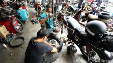 Dampak Pelemahan Rupiah: Ancaman Kenaikan Biaya Perawatan Motor di Tengah Harga Oli yang Melonjak