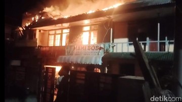 Kebakaran Hebat Landa Rumah Dua Lantai di Tasikmalaya, Balita Berhasil Selamat dari Amukan Api