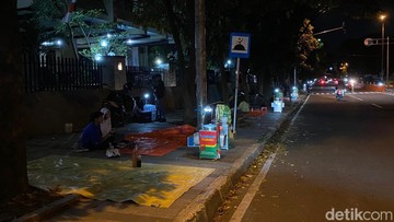 Penataan Kawasan Publik: Pemkot Bandung Tegaskan Pembatasan Aktivitas Niaga di Sekitar Masjid Pusdai