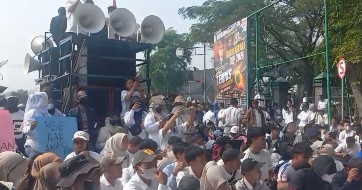 Ribuan Warga Kabupaten Bandung Unjuk Rasa Desak Program Makan Bergizi Gratis Tetap Berlanjut