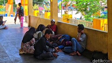 KIS PBI Tak AKtif, Ade (52) terpaksa bertahan di rumah sakit karena tak ada biaya untuk operasi (Foto: Syahdan Alamsyah/detikJabar)