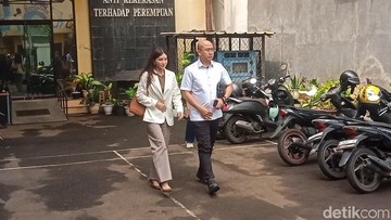 Bukti Komunikasi Baik: Sarwendah Fasilitasi Pertemuan Ruben Onsu dan Putri Mereka di Bandara