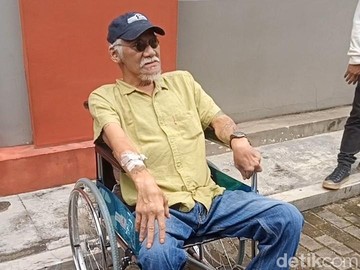 Kondisi Terkini Tio Pakusadewo: Pakai Kursi Roda-Belum Bisa Jalan. (Foto: Muhammad Ahsan Nurrijal)