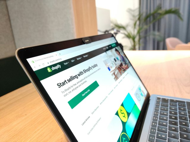 Kepastian Hukum Datang: Pemerintah Tetapkan Jadwal Resmi Pajak Penjualan Digital untuk UMKM E-commerce