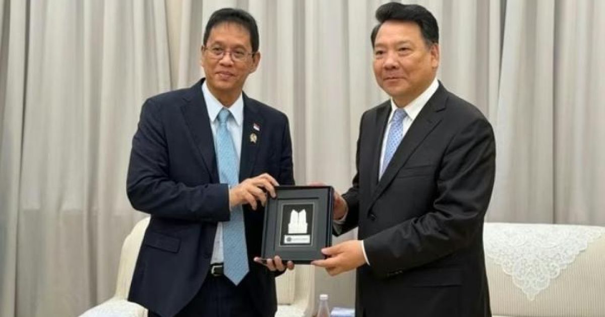 Menkeu Purbaya memperoleh gelar Profesor Kehormatan (Honorary Professor) dari China. (Foto: Dok. Kemenkeu)
