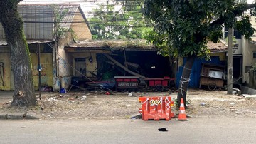 Kecelakaan Tunggal di Buahbatu Bandung: Truk Tak Bermuatan Gegerkan Warga Siang Hari
