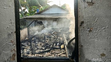 Rumah hingga motor warga hangus terbakar di Sukabumi. Foto: Syahdan Alamsyah/detikJabar