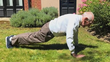 Kakek bernama Bill Kober (98) masih kuat push-up 40 kali sehari. (Foto: George King/BBC)