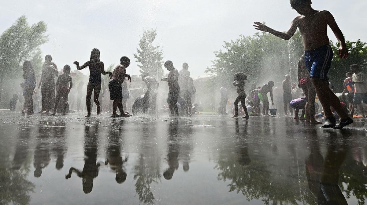Foto: Gelombang panas ekstrem melanda sebagian besar wilayah Eropa pada Minggu (21/6/2026), dengan suhu mendekati 40 celsius atau sekitar 104 fahrenheit. (REUTERS/Juan Barbosa)