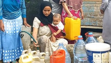 Sedikitnya 600 Kepala Keluarga di Kecamatan Bojong gambir Kabupaten Tasikmalaya kesulitan air bersih (Foto: Deden Rahadian/detikJabar)