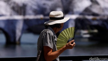 Warga Prancis Kewalahan Hadapi Panas Menyengat (Foto: REUTERS/Alice Sacco)