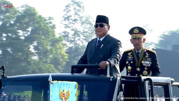 Naik Maung, Prabowo Didampingi Kapolri Cek Pasukan Hari Bhayangkara ke-80. (Foto: Dok. Istimewa)