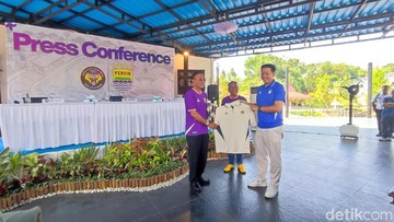 Penandatanganan kerja sama PSGC Ciamis dan Persib Bandung. (Foto: Dadang Hermansyah)