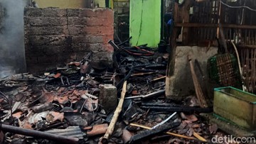 Kebakaran hebat melanda permukiman warga di Kampung Bojongneros, Desa Nusawangi, Kecamatan Cisayong, Kabupaten Tasikmalaya, Kamis dini hari (2/7).  (Foto: Istimewa/Damkar Kab Tasikmalaya)