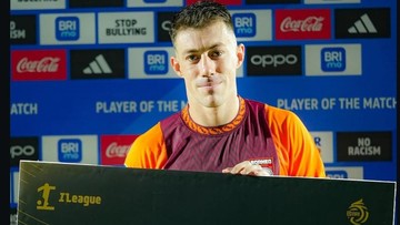 Foto: Mariano Peralta saat menerima penghargaan Best Player musim 2025/2026 (Instagram Mariano Peralta)