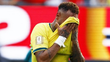 Neymar yang menangis usai Brasil kalah oleh Norwegia. (Foto: REUTERS/Jeenah Moon)
