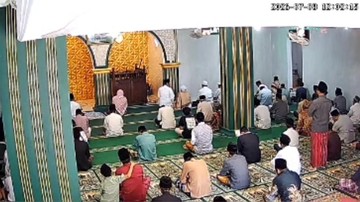 Muazin meninggal dunia saat kumandangkan azan Salat Jumat di Pandeglang (dok tangkapan layar)