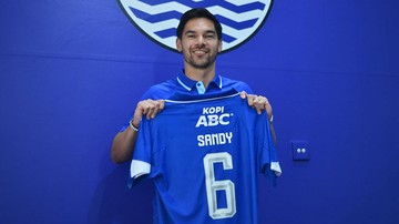 Sandy Walsh pakia nomor punggung 6 di Persib. (Foto: Dok. Persib Bandung)