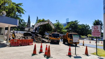 Perpustakaan Gasibu dibongkar (Foto: Bima Bagaskara)