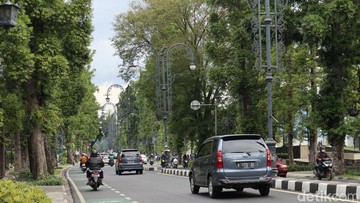 Suasana Jalan Dago Bandung. Foto: Bima Bagaskara