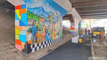 Kondisi bawah jembatan tol di Jalan Raya Kopo, Kecamatan Margahayu, Kabupaten Bandung (Foto: Yuga Hasani/detikJabar).