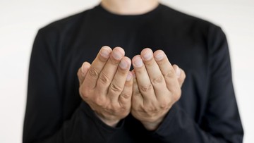 Ilustrasi berdoa (Foto: Freepik/freepik)