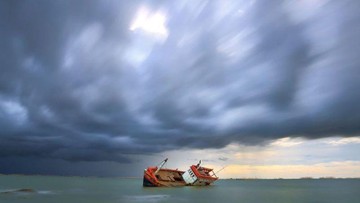 Ilustrasi kapal tenggalam. Foto: (ANTARA/Shutterstock/aa.)