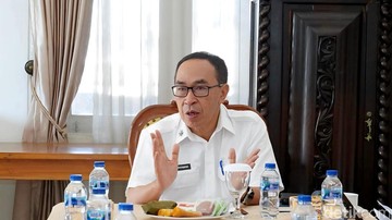 Sekretaris Daerah (Sekda) Kabupaten Sukabumi, H. Ade Suryaman. (Foto: Istimewa)