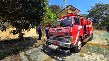 Armada tua Damkar Kabupaten Sukabumi (Foto: Syahdan Alamsyah/detikJabar)