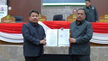 Bupati Subang Reynaldy Putra Andita Budi Raemi, hadir dalam Rapat Paripurna DPRD Kabupaten Subang. (Foto: Istimewa)