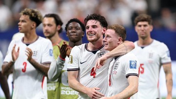 Declan Rice dan Elliot Anderson. (Foto: REUTERS/Paul Childs)