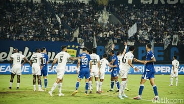 Laga Persib vs Arema FC di Stadion GBLA, Jumat (24/4/2026). (Foto: Muhammad Satria N)