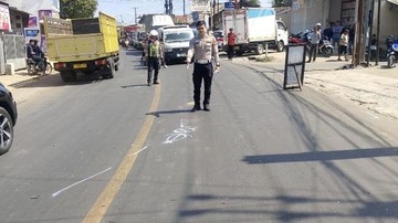 Polisi saat melakukan olah TKP tabrakan maut di Sukabumi (Foto: Istimewa)