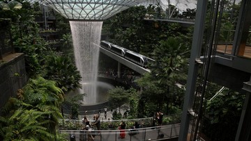 Air terjun Bandara Changi (Foto: REUTERS/Edgar Su)