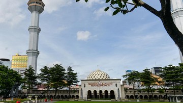 Masjid Raya Bandung. (Foto: ANTARA FOTO/RAISAN AL FARISI)