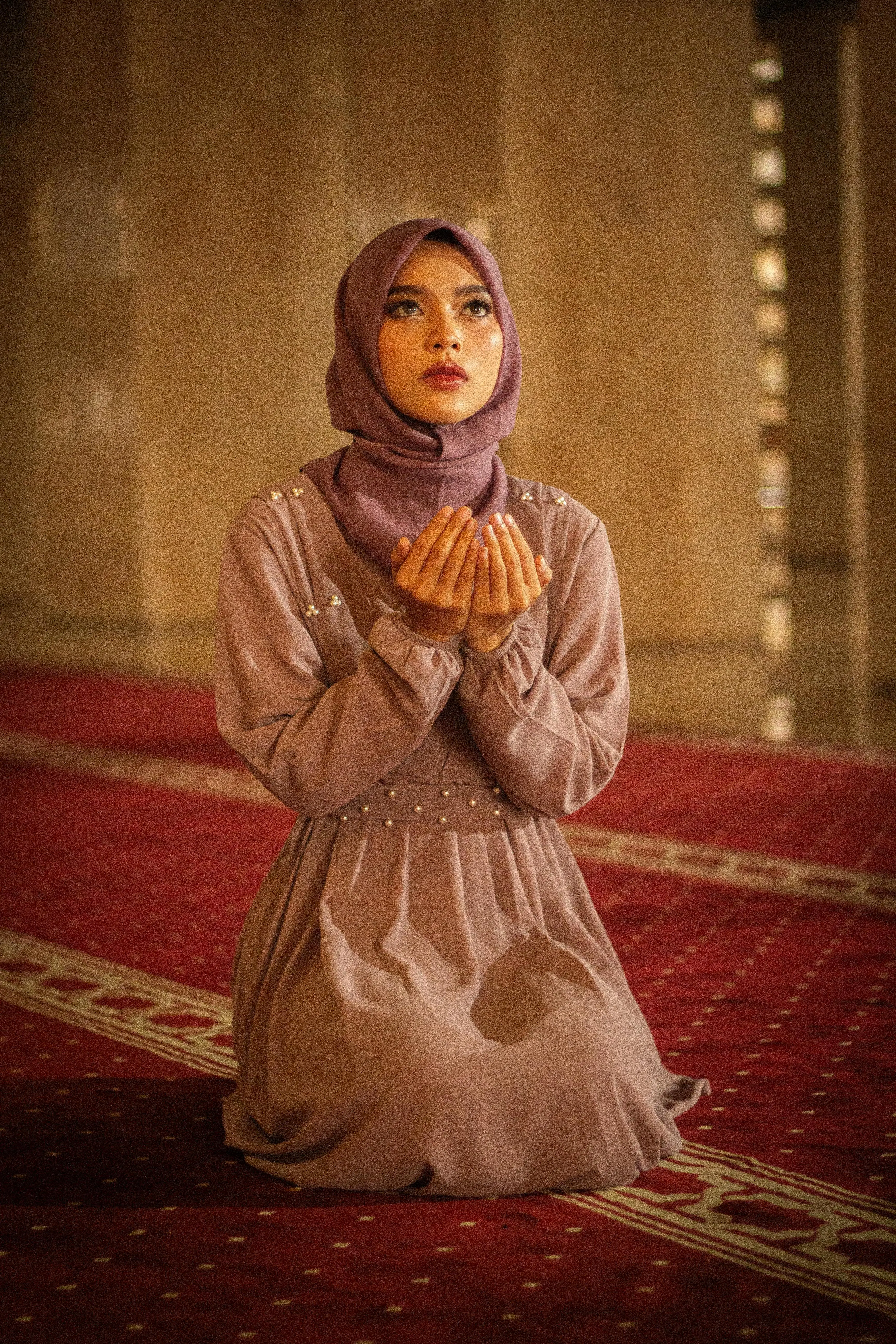 Menjemput Pertolongan Allah: Waktu-Waktu Paling Mustajab untuk Berdoa saat Hidup Terasa Berat