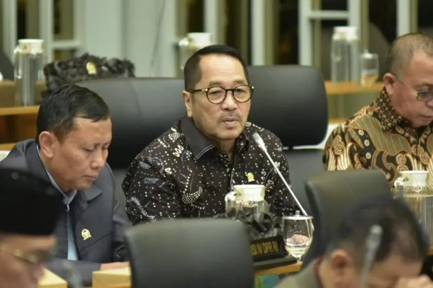 Kritik Kebijakan Kontraproduktif, Firman Soebagyo Minta Pemerintah Tak Saingi Sektor Swasta