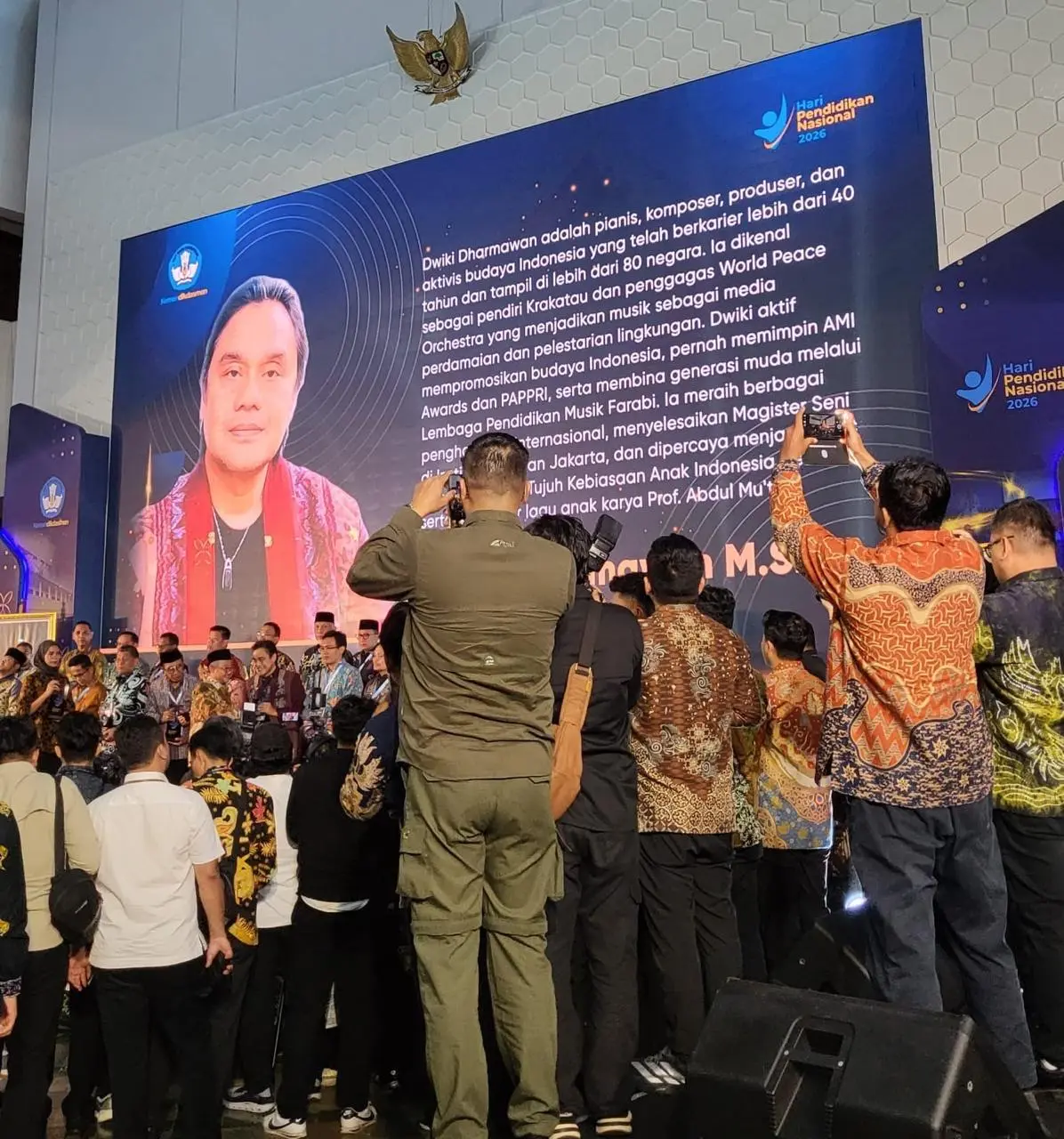 Dwiki Dharmawan Raih Penghargaan Tokoh Inspiratif Pendidikan Musik Nasional pada Puncak Hardiknas 2026