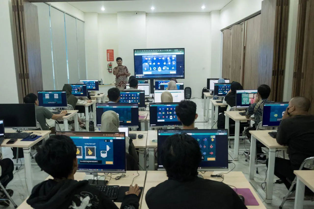 Tingkatkan Produktivitas Usaha, Pelaku UMKM Bandung Antusias Belajar Prompt AI