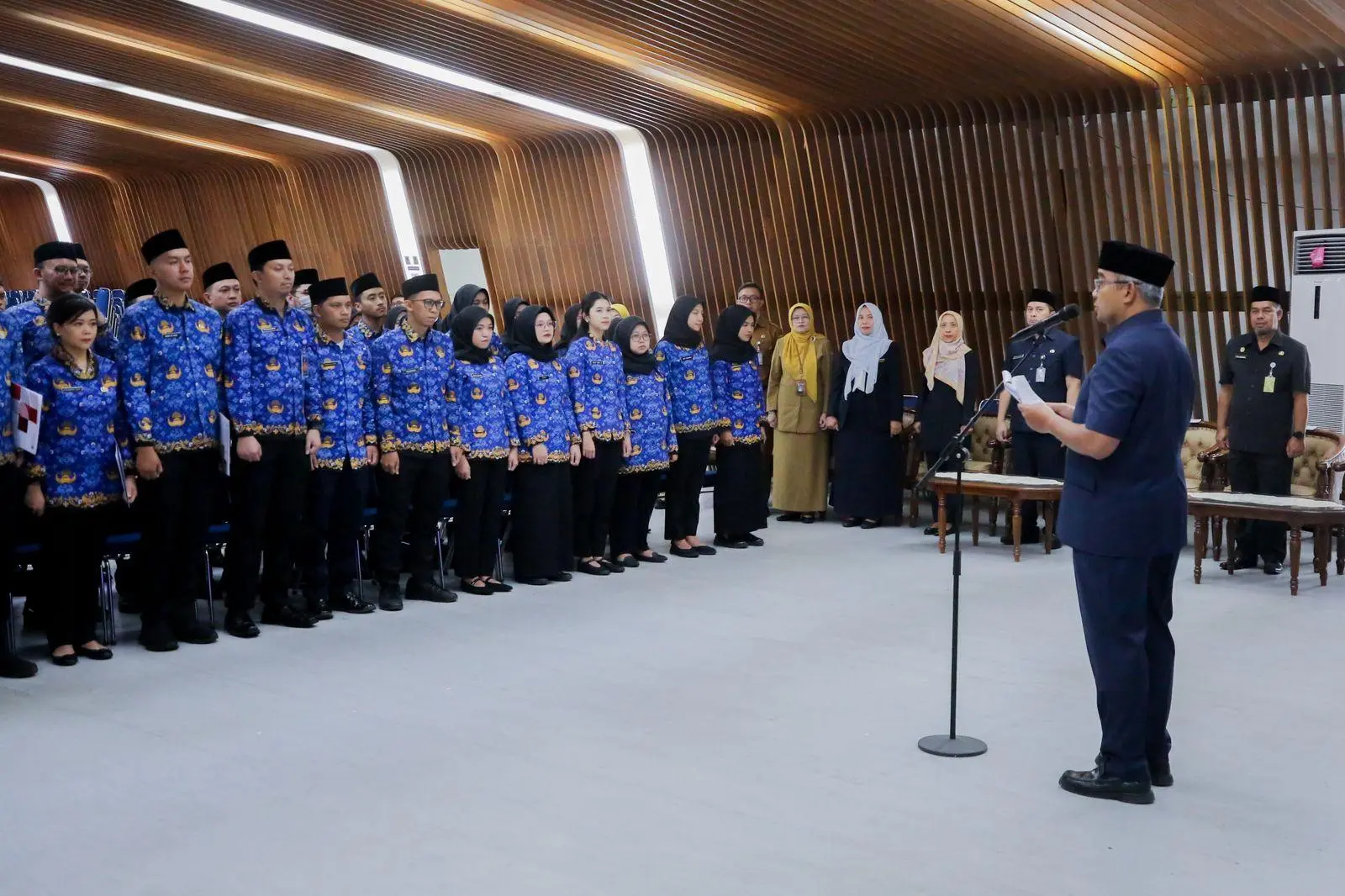 Wali Kota Bandung Lantik 43 PNS Baru, Tekankan Integritas dan Nilai Utama Korpri