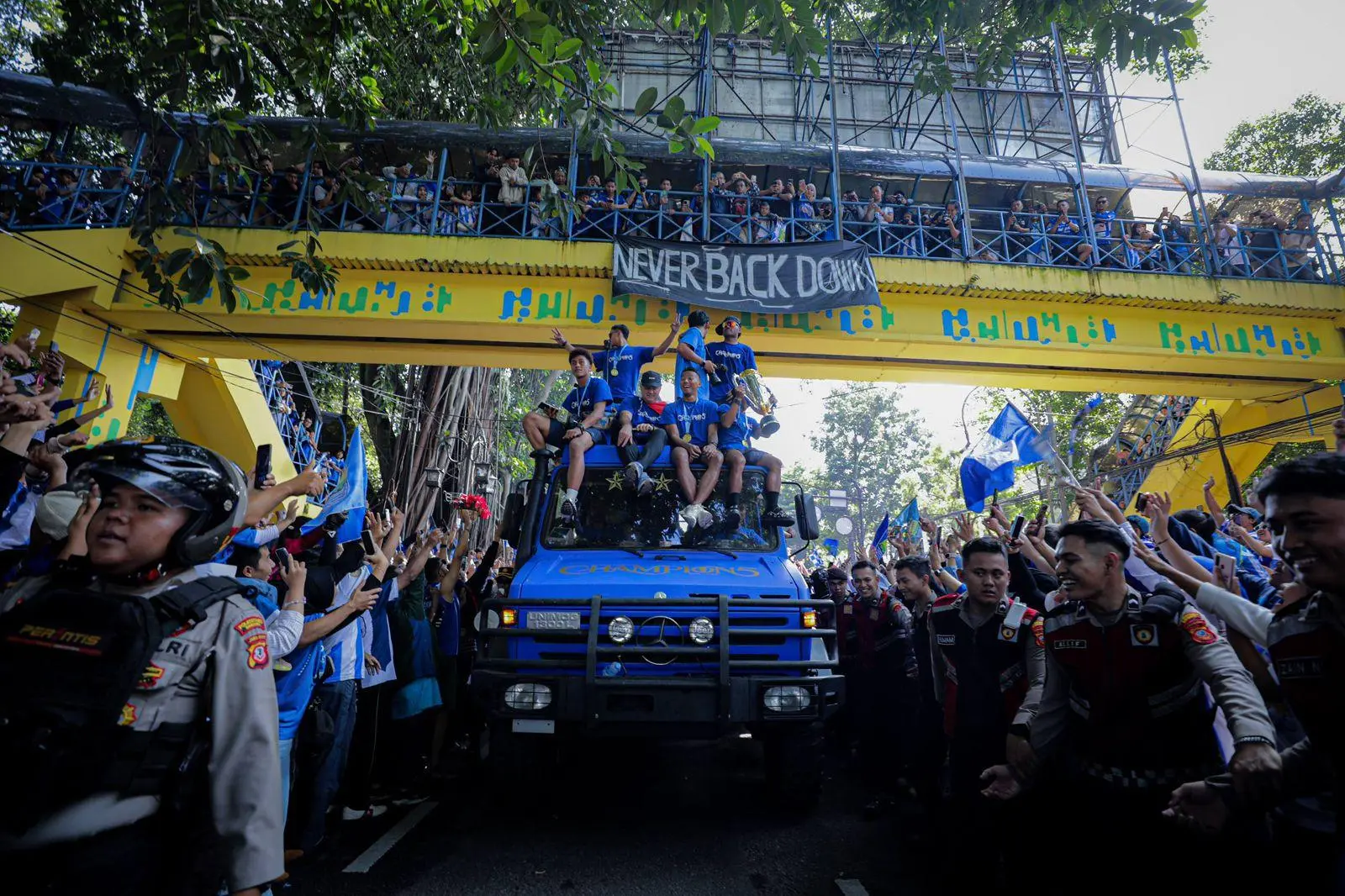 Rute Gedung Sate ke Pendopo Padat Merayap, Farhan Minta Maaf Atas Kemacetan Pawai Persib