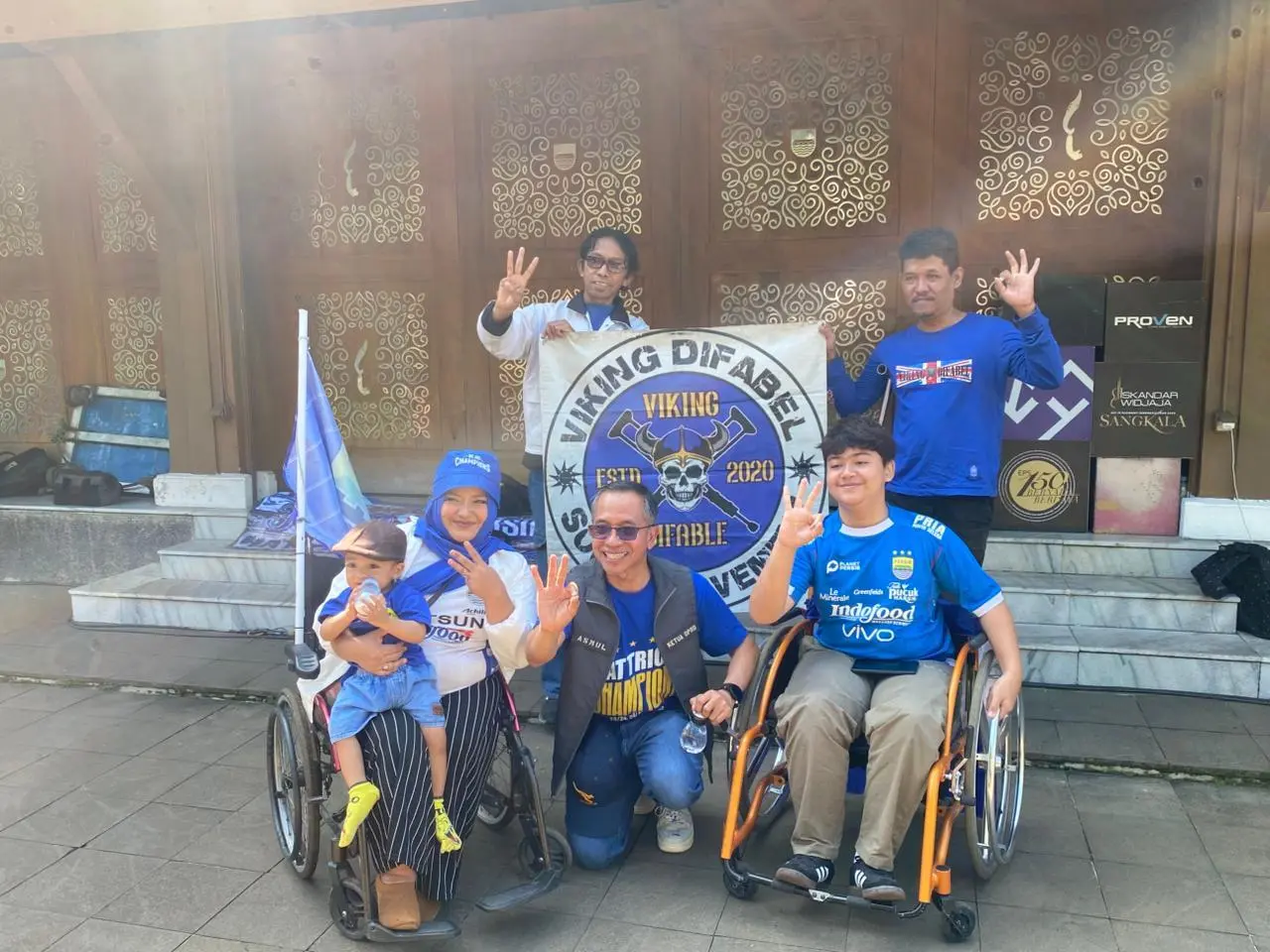 Kisah Inspiratif Bonita Hana: Bobotoh Difabel yang Rayakan Konvoi Juara Persib Bandung