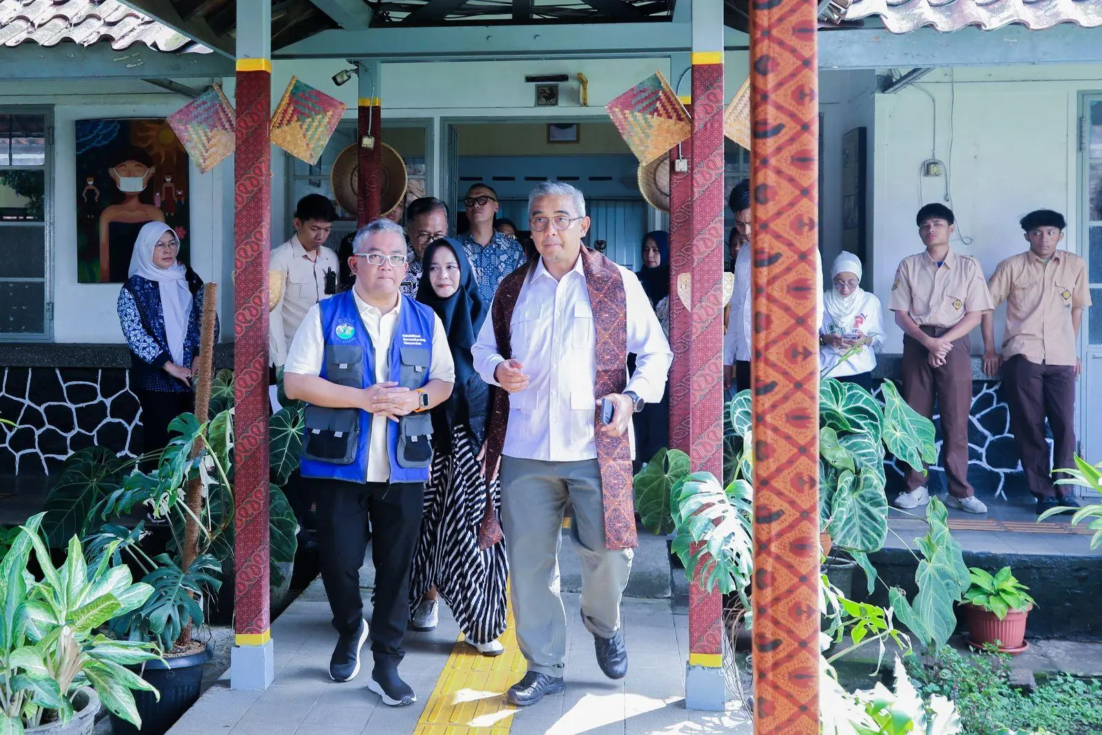 Peringatan GAAD 2026 di SLBN Cicendo Bandung, Siswa Disabilitas Dilatih Fotografi