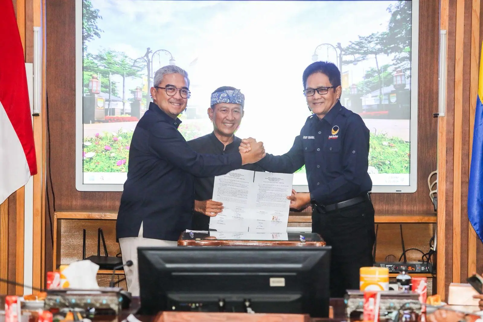 Dukung Pendidikan Politik, Pemkot Bandung Resmi Teken BAST Bankeu Parpol 2026