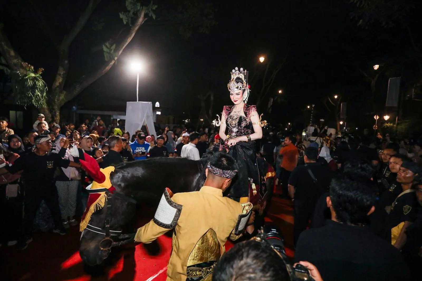 Kemeriahan Kirab Milangkala Tatar Sunda 2026: Ribuan Warga Padati Gedung Sate