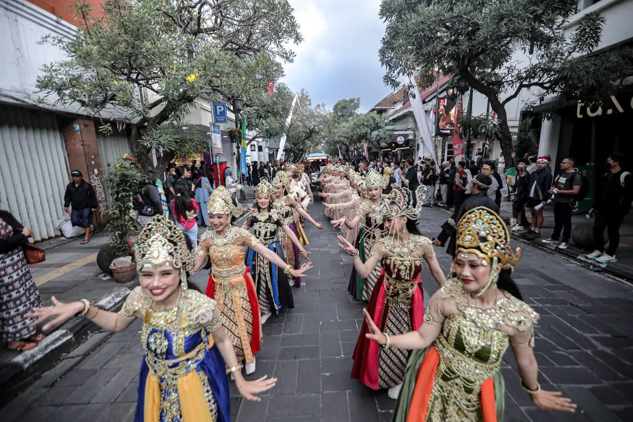 Kemeriahan Milangkala Tatar Sunda: Kirab Budaya hingga Pertunjukan Kolosal di Gedung Sate