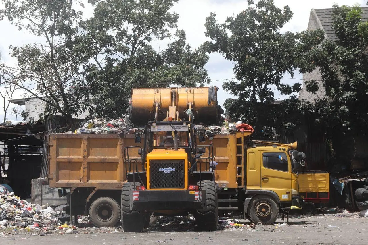 Atasi Penumpukan Sampah, Bandung Terapkan Sistem Pengangkutan Hanya Sampai Kamis