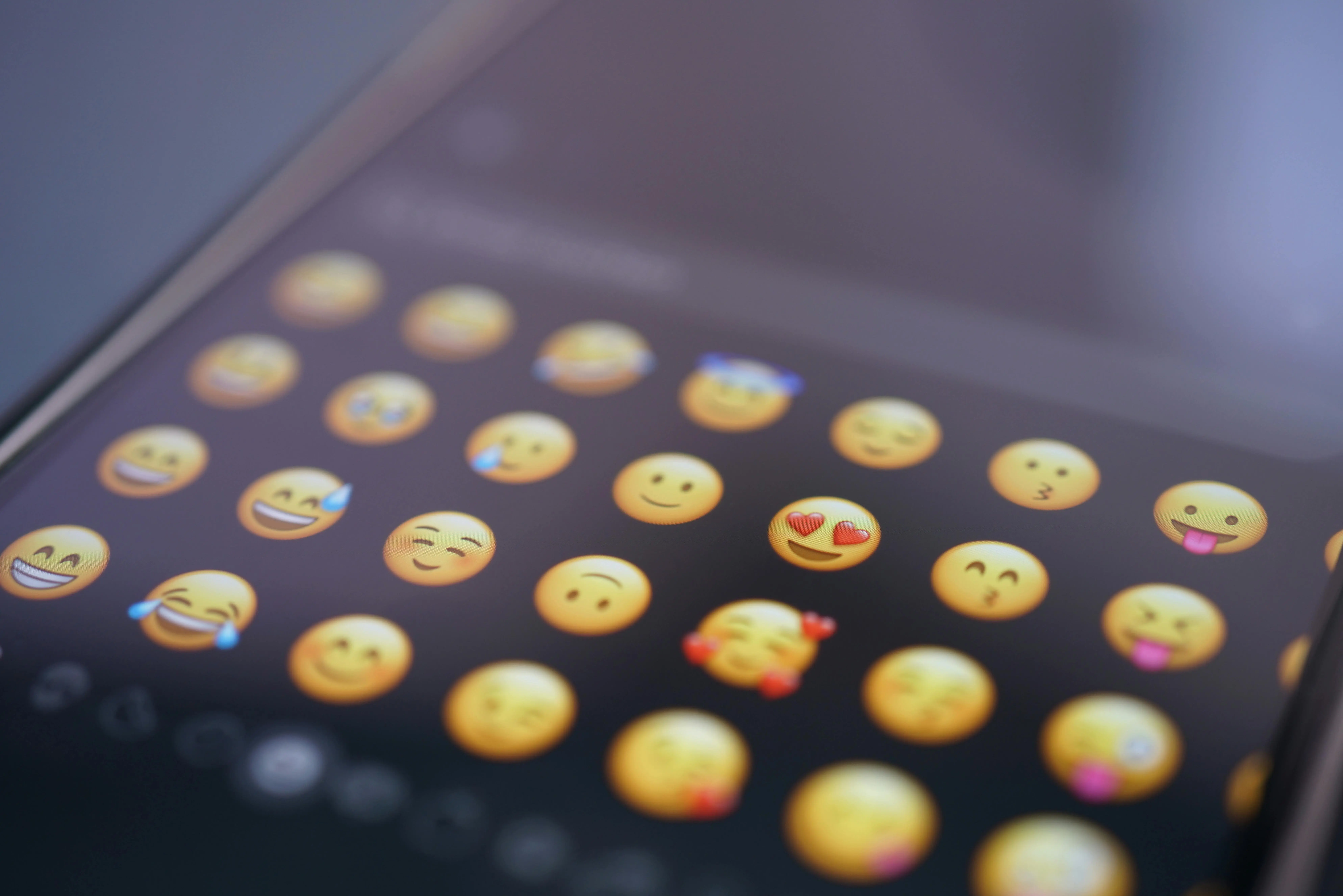 Bukan Sekadar Gambar, Inilah Alasan Mengapa Pilihan Emoji Anda Menunjukkan Berapa Usia Anda