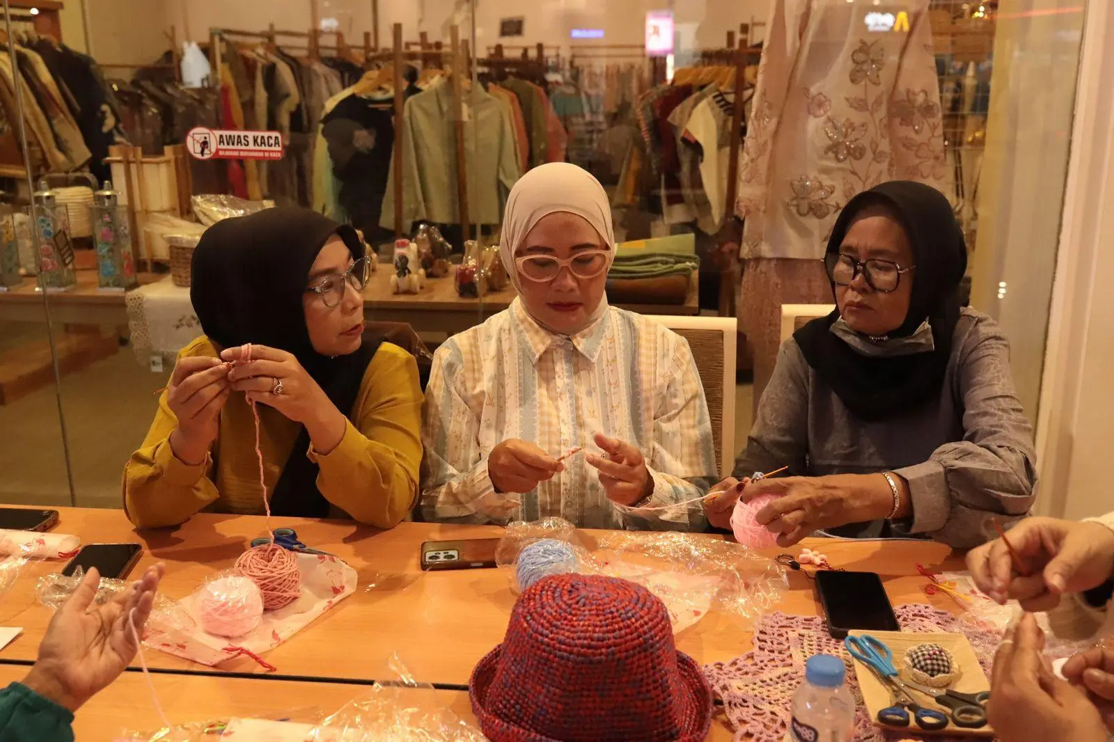 Dekranasda Kota Bandung Dorong UMKM Naik Kelas Lewat Workshop Rajut di Braga
